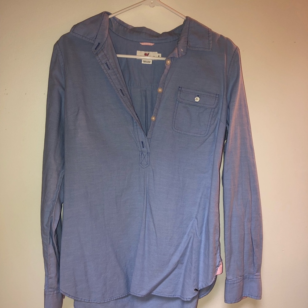 Vineyard Vines Woman’s button down shirt